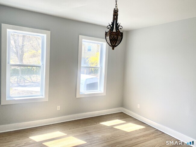 Photo - 218 Charles St