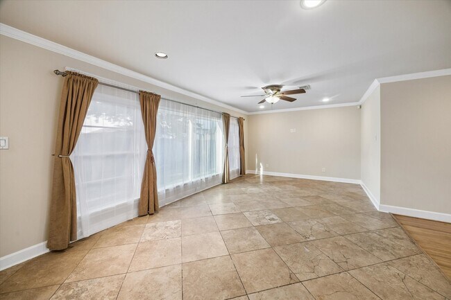 Photo - 1221 Aurora St