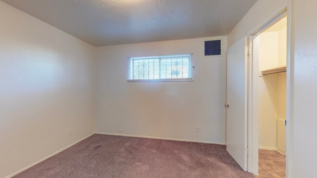 2121 Gold Ave SE
