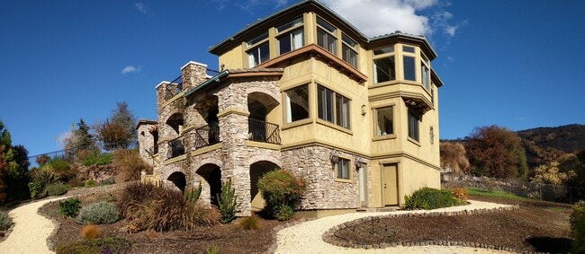 21 Pinnacle Peak St