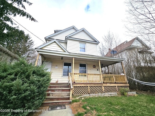 Building Photo - 351 Main St