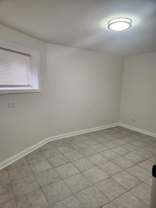 bedroom 2 - 4939 W Cornelia Ave Unit Basement