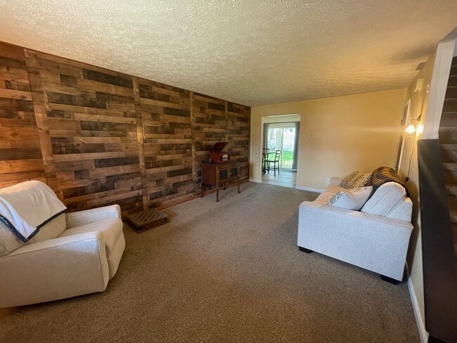 Photo - 2902 Forest Ln