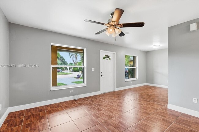 879 SW 10th St