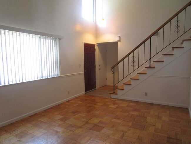 Photo - 1001 Mockingbird Ln