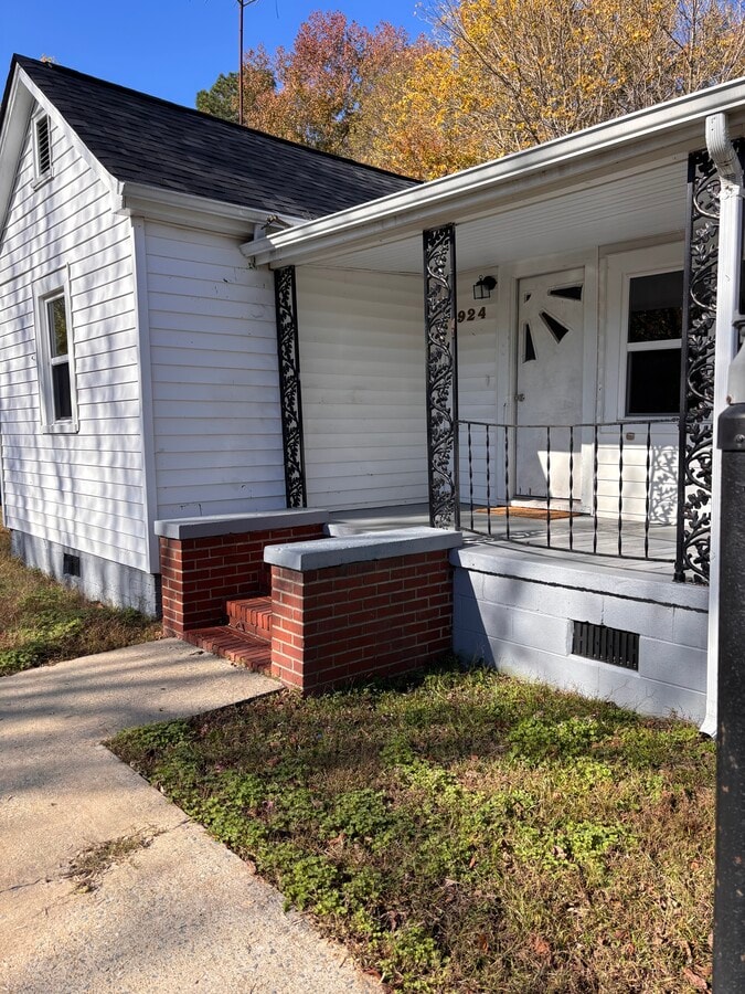 Photo - 924 Old Halifax Rd