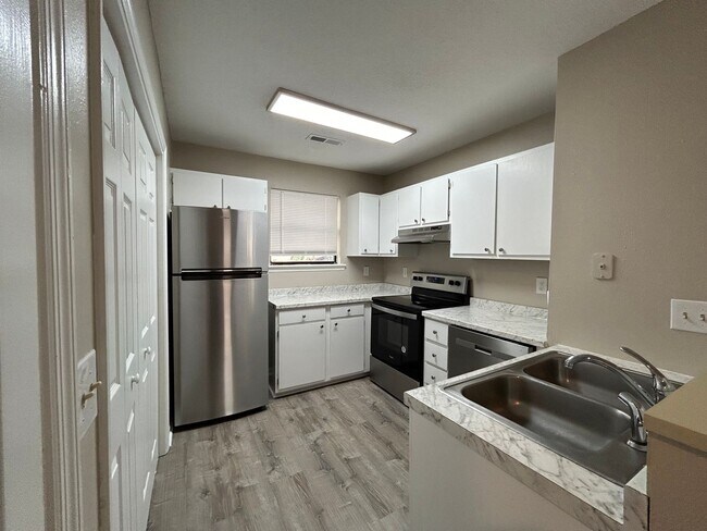 Photo - Well-kept 2 bedroom, 2 bathroom condo