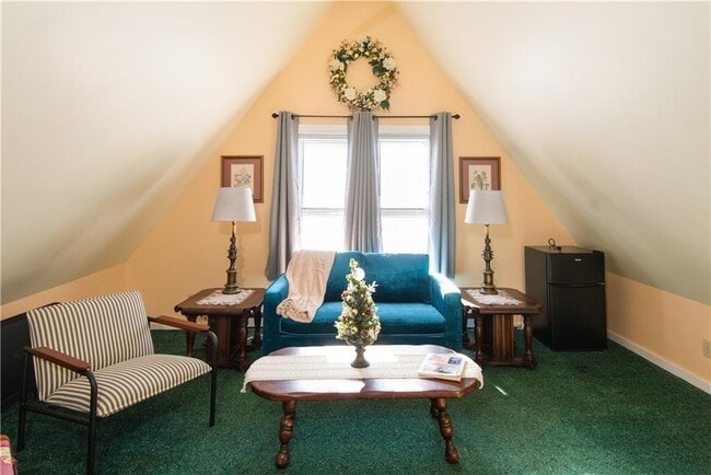 Building Photo - 54 Malbone Rd Unit 1