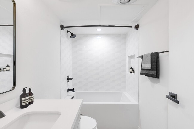 Photo - 2062 Dracena