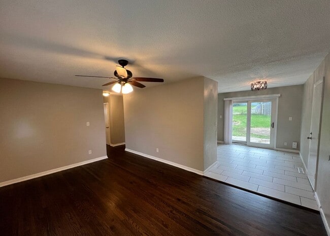 Photo - Charming 3-Bedroom Home with Spacious Fenc...
