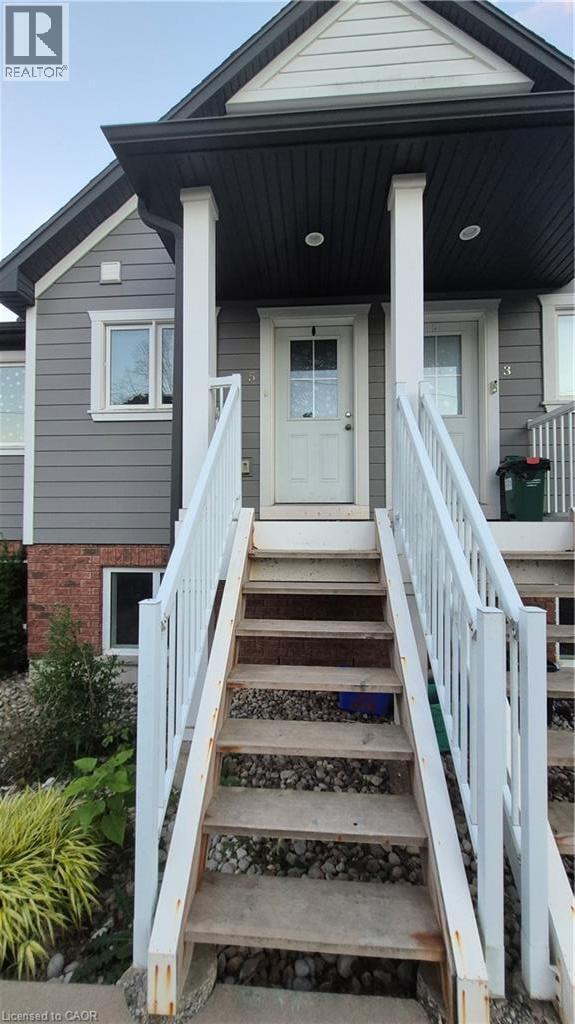 Photo - 225 Riddell St
