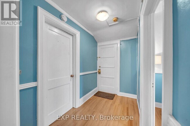 Photo - 896 Avenue Rd