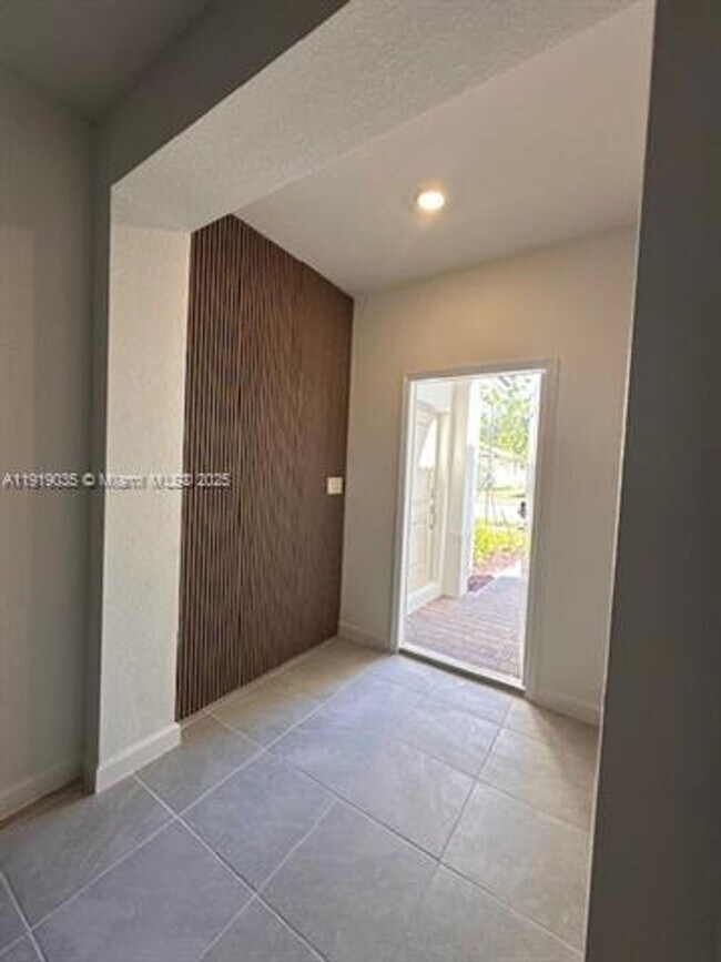 Photo - 2265 SE 30th St