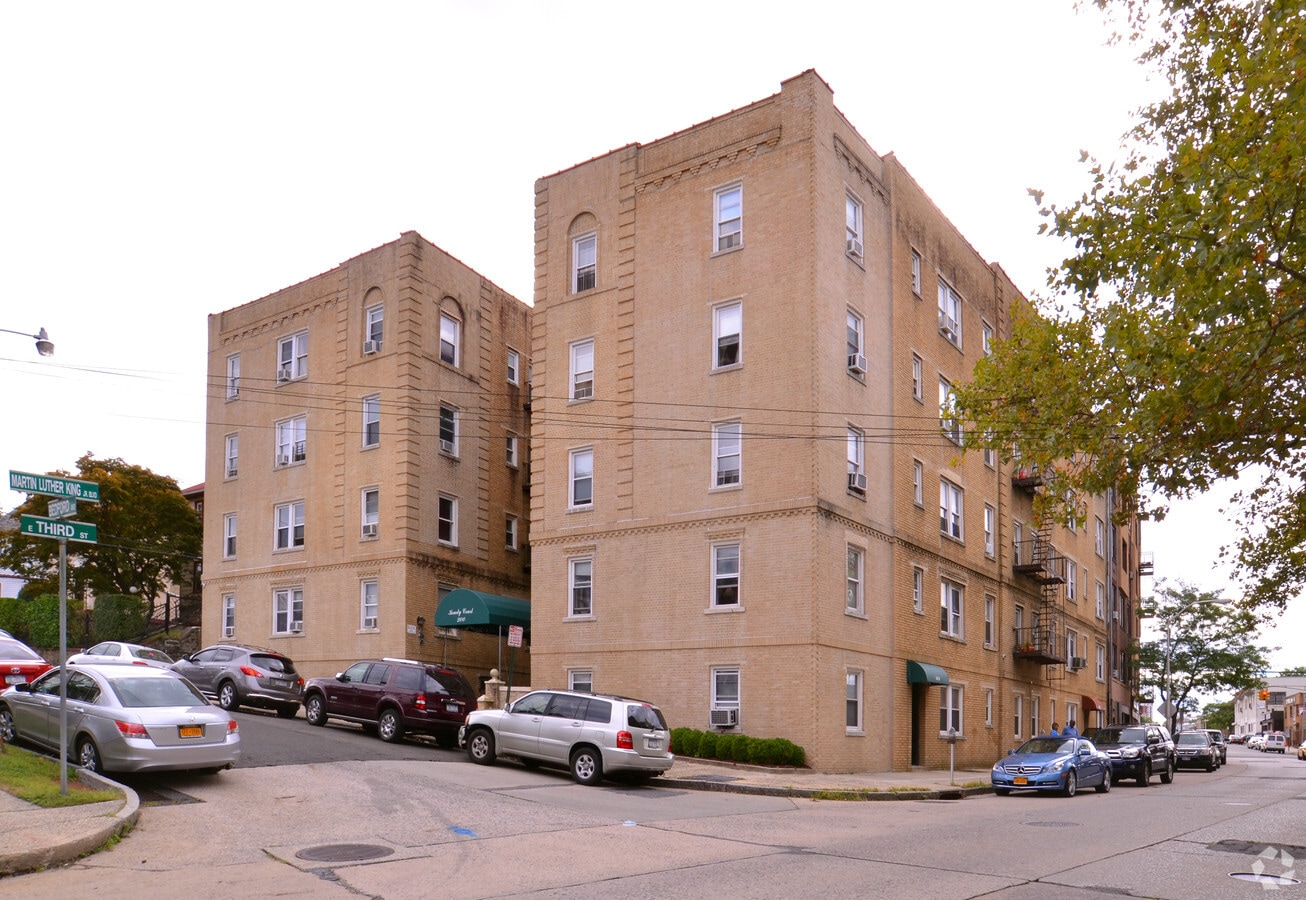 Photo - Kemdy Court Apartamentos