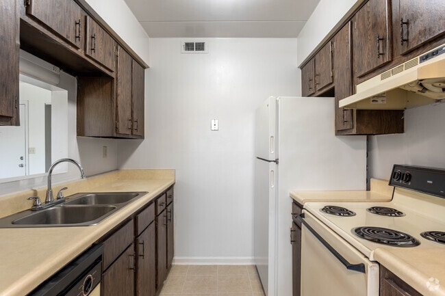1 Br, 1 Ba - 650 SF