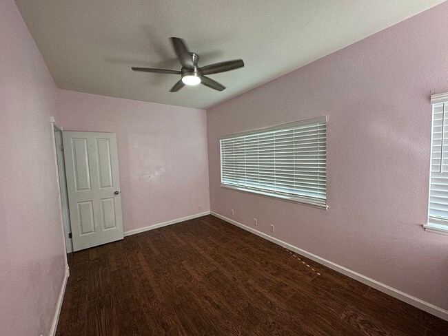 Building Photo - 1082-1082 Hakala St