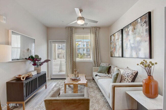 Photo - 28201 N Black Cyn Hwy Unidad 1L