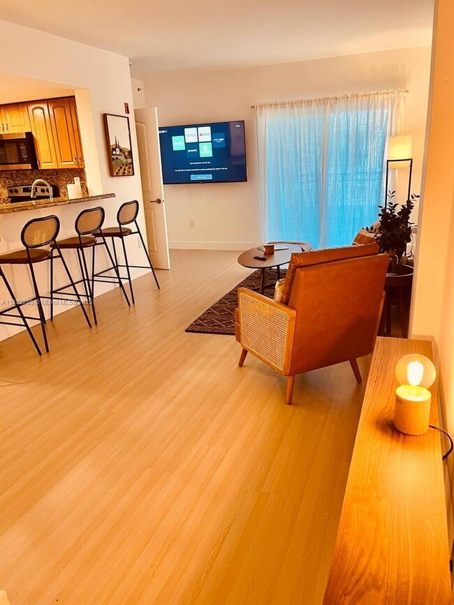 Photo - 120 Douglas Rd Unidad 302 Rental