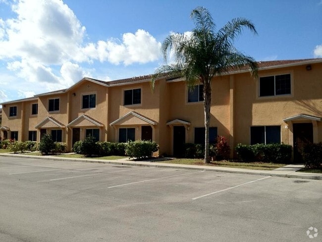 Building Photo - Weatherbee Townhomes