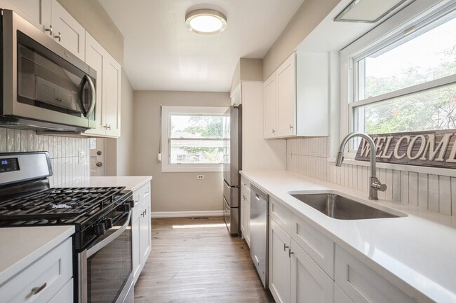 Photo - 441 Berteau Ave