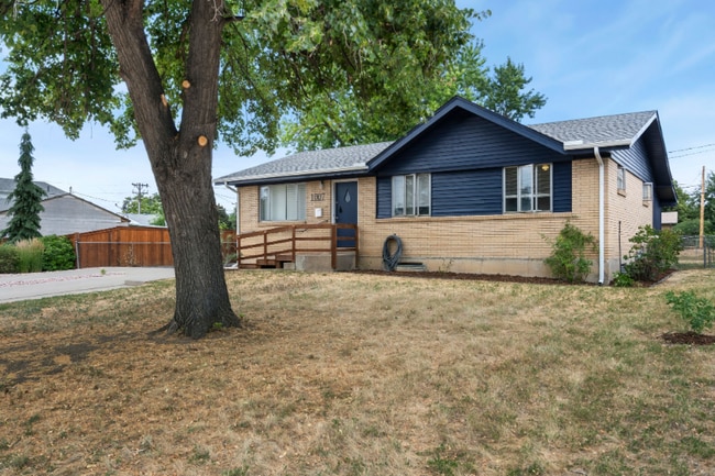 Photo - 1007 Redwood Dr