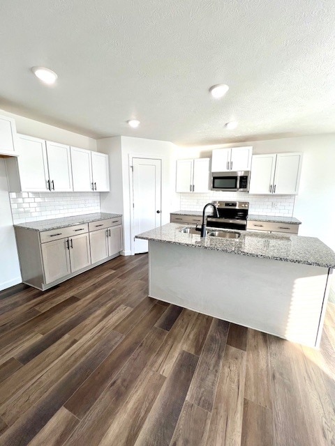 Isla, Lavavajillas, Despensa - 800 Hoffman Hills Blvd