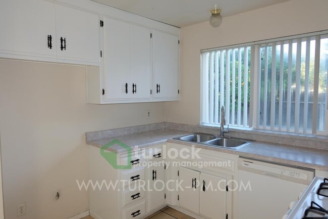 Photo - 660 Hillsdale Dr