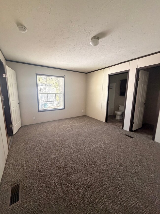 Photo - 175 Parker Lake Dr
