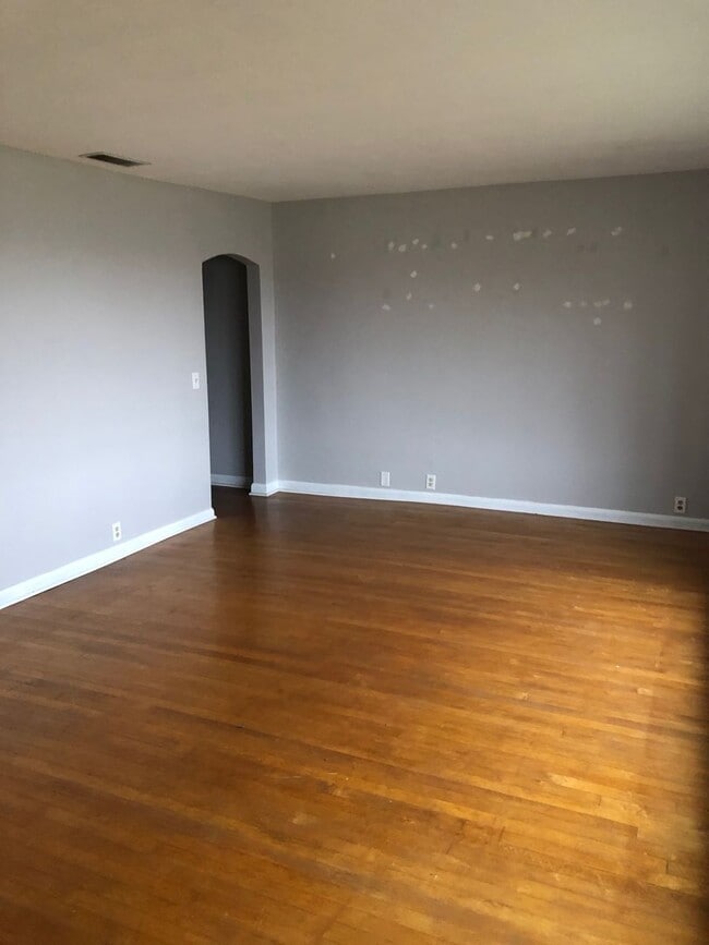 Photo - 3 Bedroom/1 Bath - Near Hoosier Park Racing and Casino