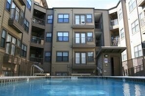 Building Photo - 1/1 in West Campus Unit 403