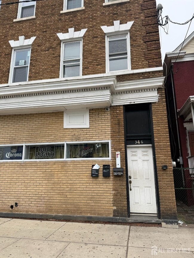 Building Photo - 346 Market St