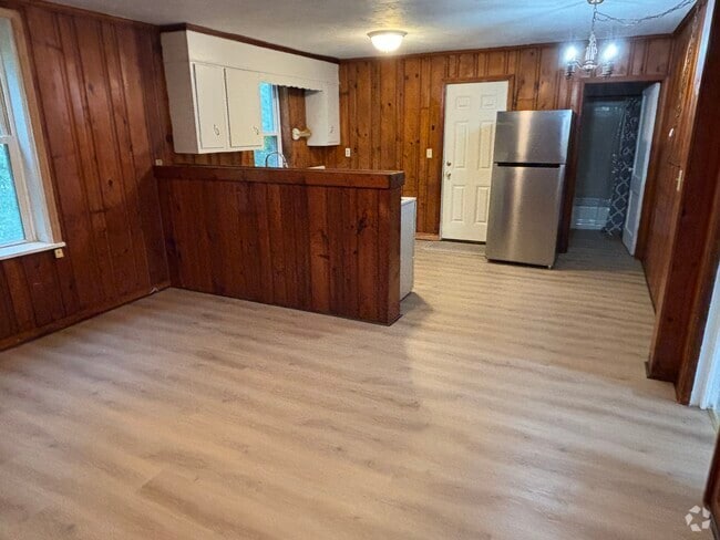 Building Photo - 178 Sassafras St Unit #2 Rental