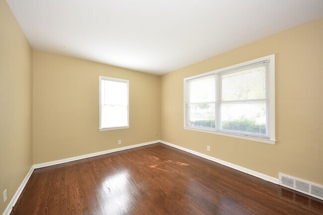 Photo - 5716 N 63rd St