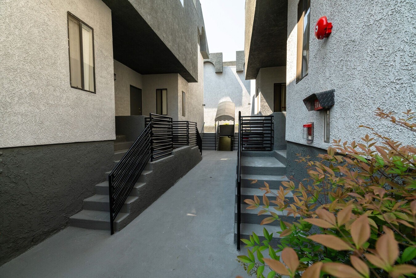 Photo - 701 N Hollywood Way