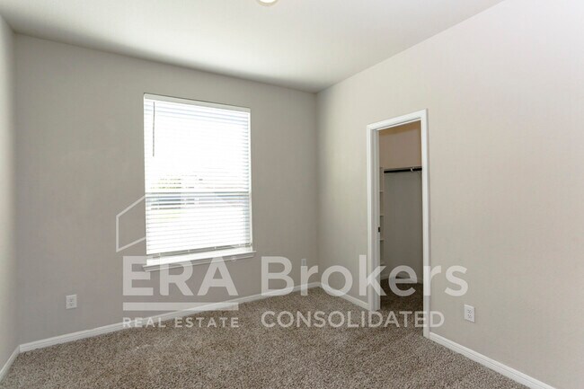 Photo - 1236 Grand Oak Trl
