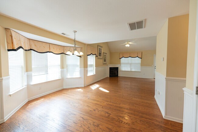 Photo - 111 Goldfinch Ave