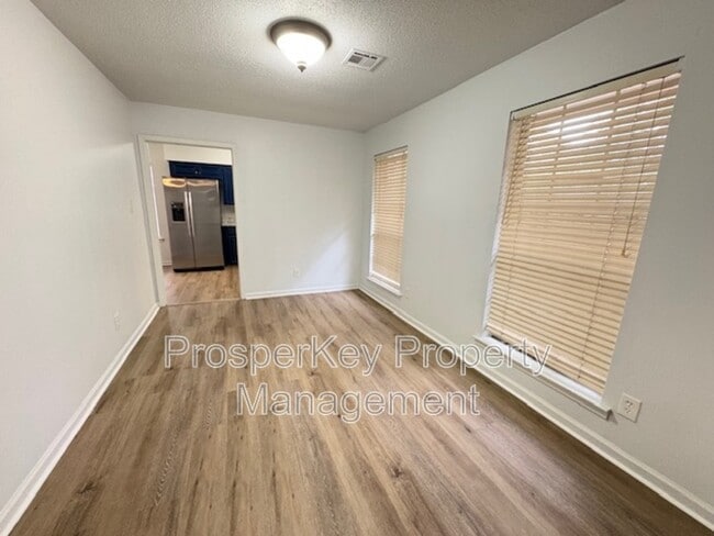 Photo - 740 Ledyard Pl