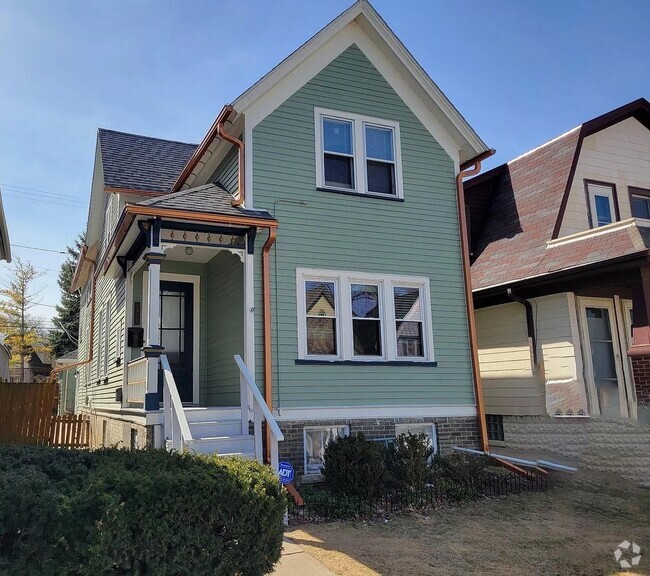 Building Photo - 2973 S Kinnickinnic Ave Rental