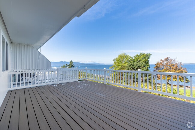 2BR, 1BA - 1,029SF - Balcony