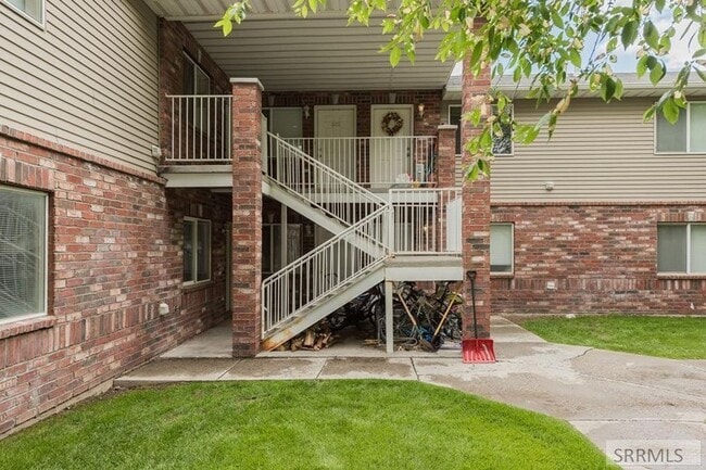 Building Photo - 2 Bed 1 Bath Brentwood Condo