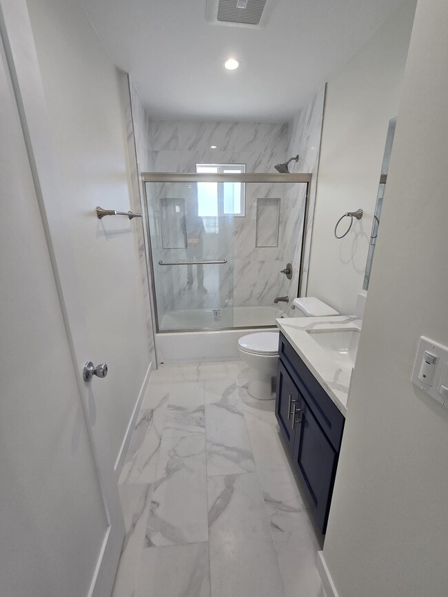 Common Bathroom - 5128 W 133rd St