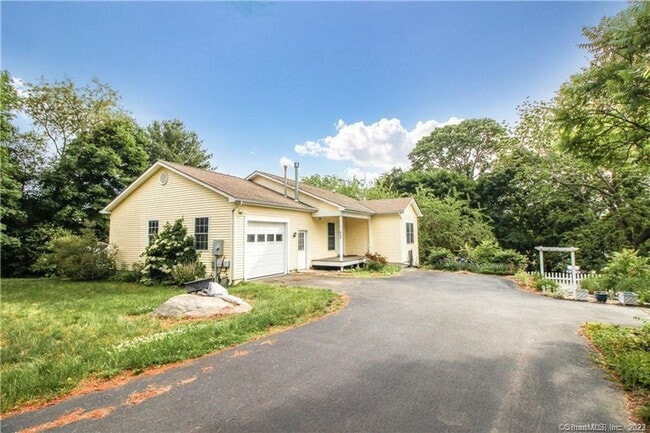 Building Photo - 2-Bed Single Family in New London! Rental