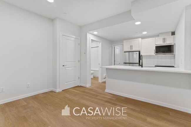 Building Photo - 8127-8228 228 St NW