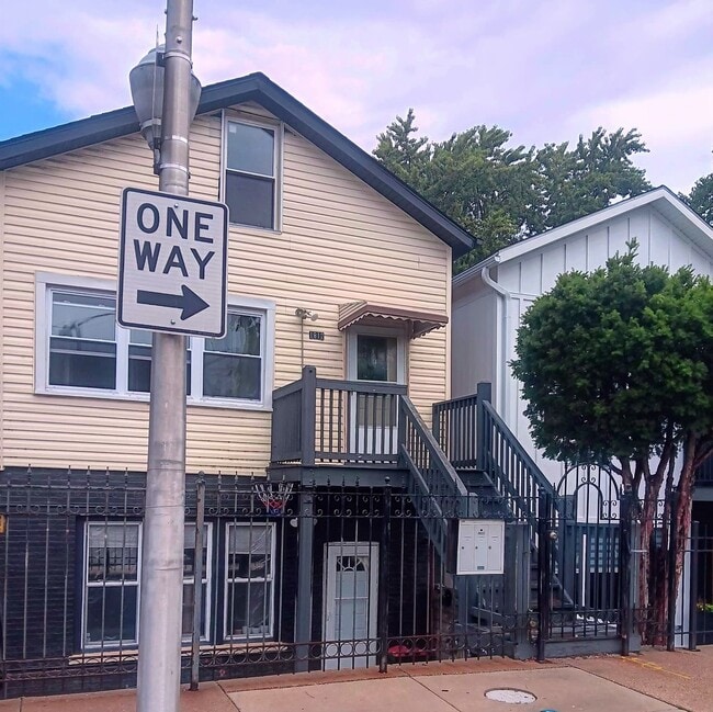 Building Photo - 1812 W 23rd St Unit LL