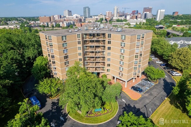Building Photo - 30 S Adelaide Ave Unit 5m