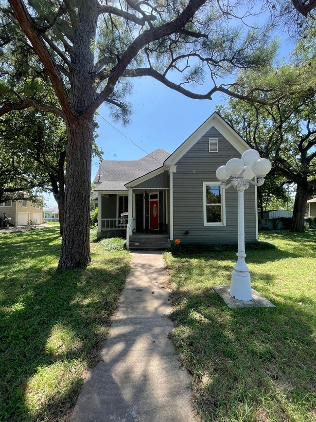 704 S Anglin St Unit Private Guest House