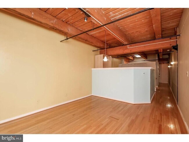 Photo - 1010 Race St Unidad 2I