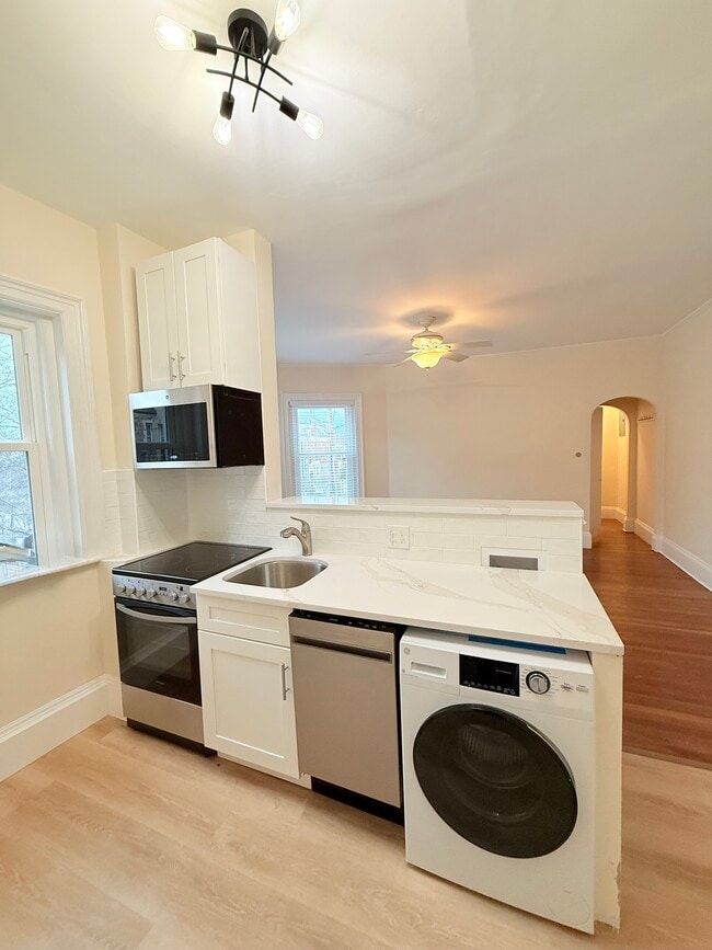 Building Photo - 369 Tappan St