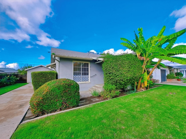 Photo - Single-Level 2BR Apartment with Garage in Fresno!