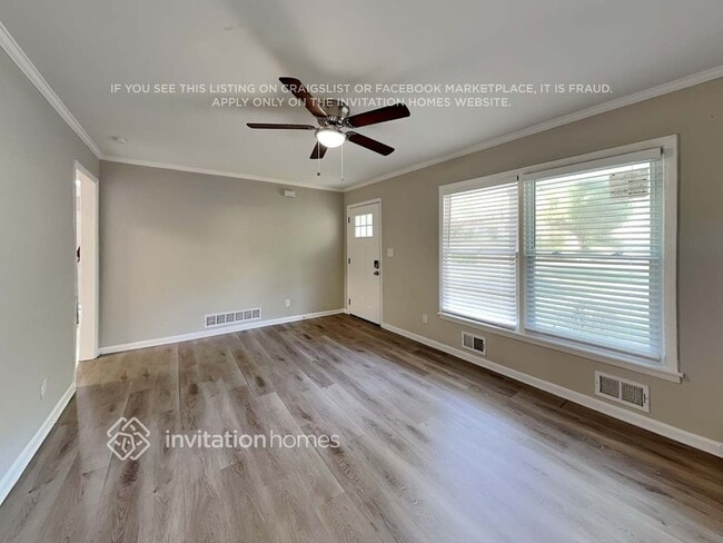 Photo - 3582 Highwood Dr SW